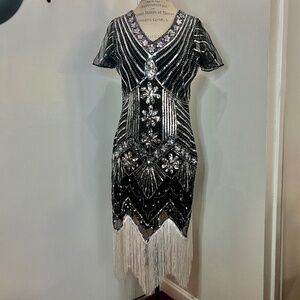 FUNDAISY Dress 1920s Gatsby V Neck Beaded Fringed Dress Size XL - fancy and beau